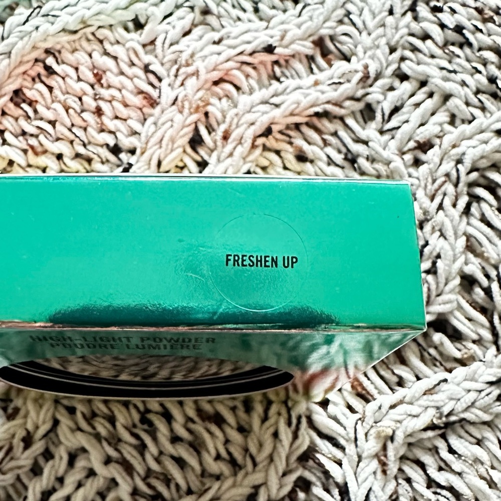 MAC High-Light Powder - Picture 2 of 3